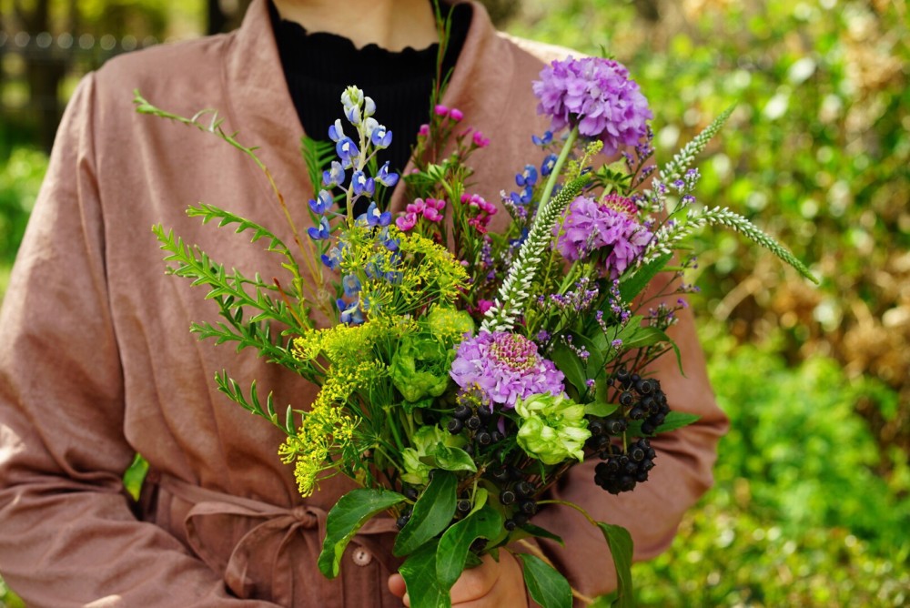 花の日 Happy April 季節のブーケ 季節のミニブーケ 花瓶セットをお届けします Gui Flower Design